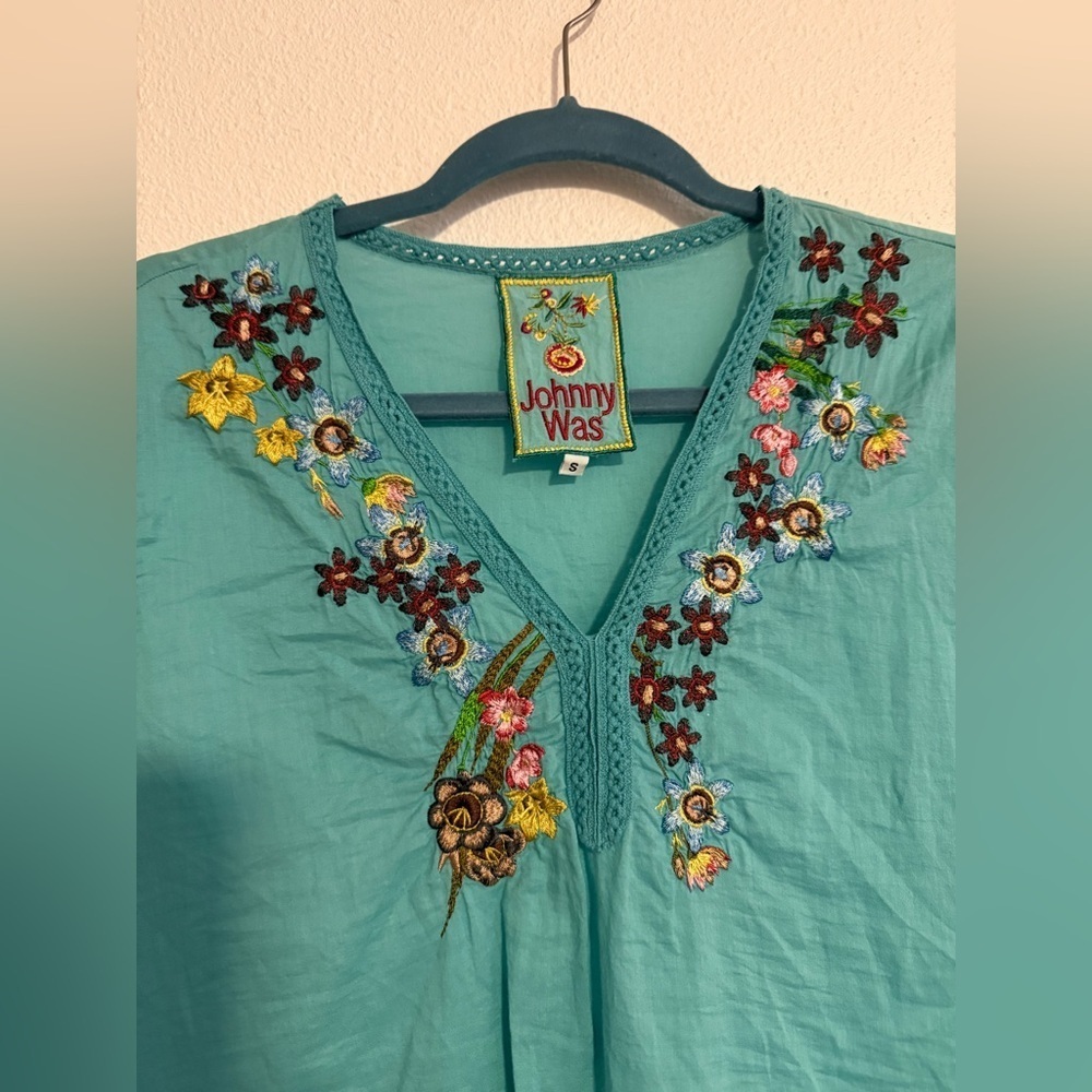 Johnny Was Light Blue Floral Embroidered Tunic - Picture 3 of 5